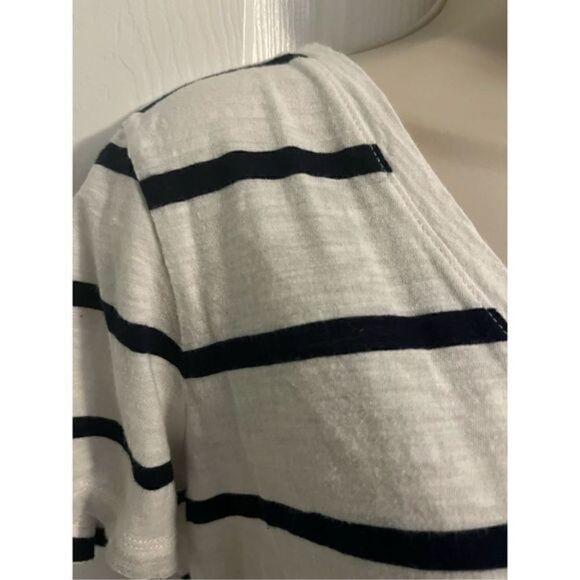 Madewell V-neck White and Black Striped short sleeve top. Size Small - Picture 4 of 5